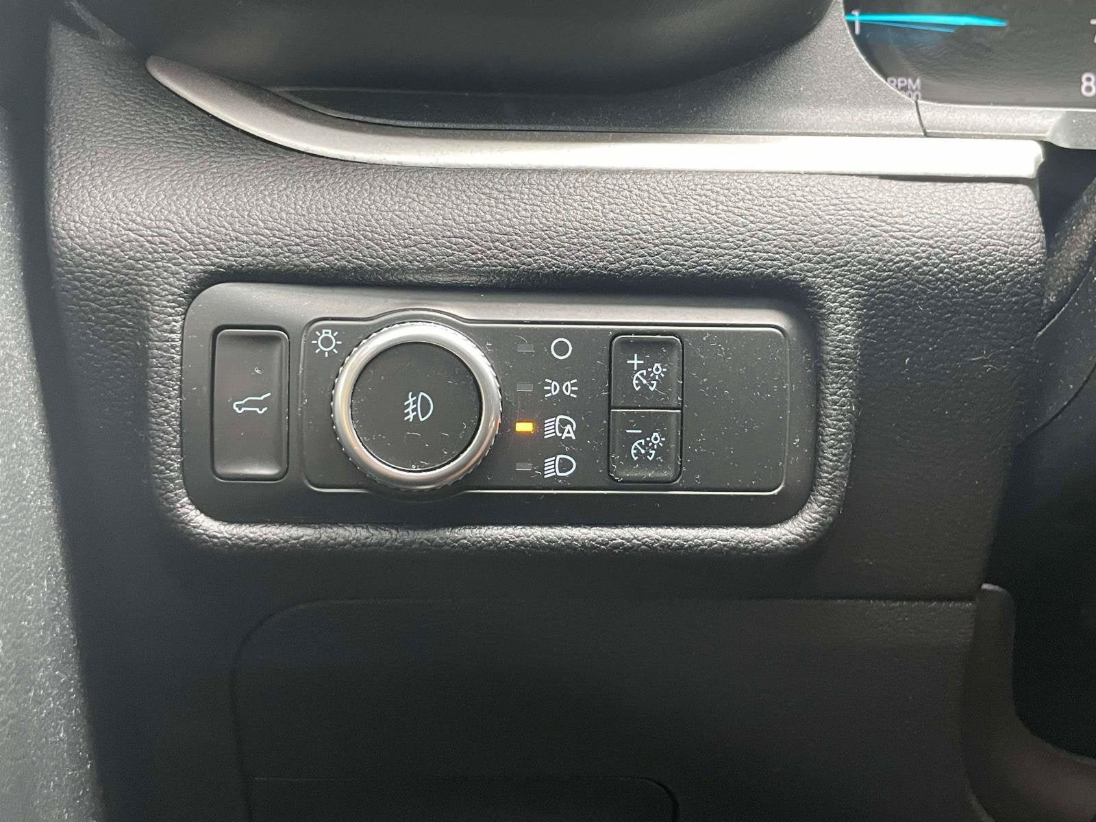 Used 2022 Ford Explorer XLT w/ Equipment Group 202A AWD/4WD image 19