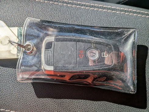 Used 2020 Ford Escape SE image 36