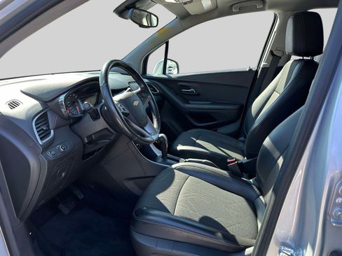 Certified 2022 Chevrolet Trax LT w/ LT Convenience Package image 14