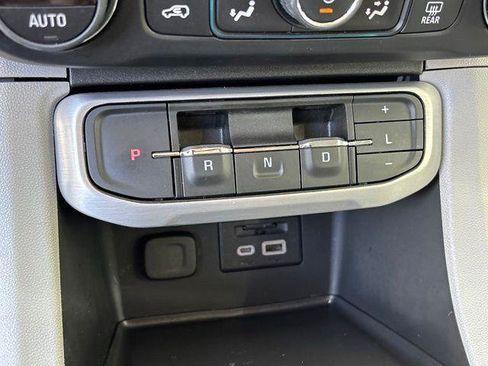 Used 2023 GMC Acadia SLE w/ Driver Convenience Package FWD image 24