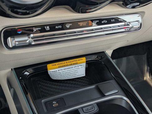 New 2026 Mercedes-Benz GLB 250 4MATIC image 16