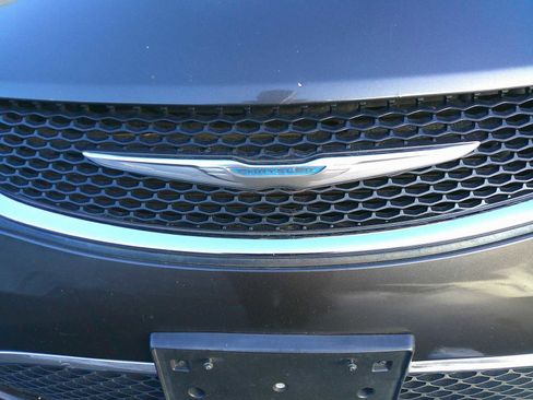 Used 2018 Chrysler Pacifica Touring Plus w/ Tire & Wheel Group image 5