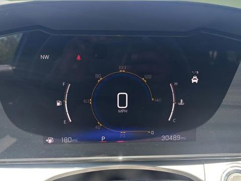 Used 2025 Chevrolet Trax LT FWD image 13