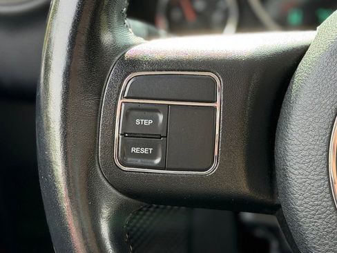 Used 2018 Jeep Wrangler Unlimited Sahara AWD/4WD image 8