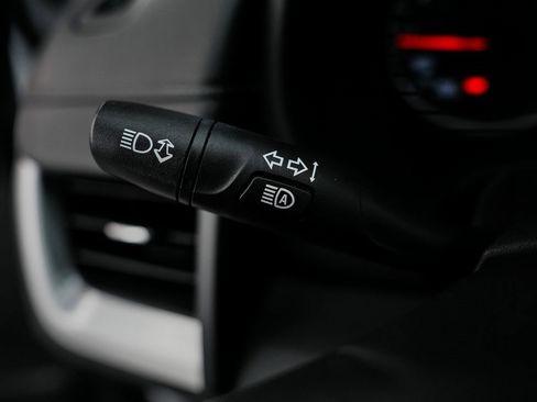 Used 2023 GMC Terrain SLE w/ Driver Convenience Package image 23