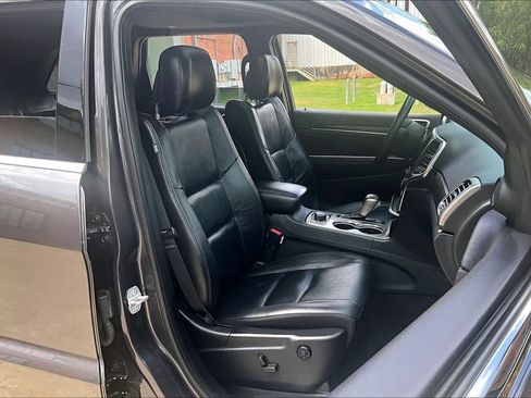 Used 2018 Jeep Grand Cherokee Limited AWD/4WD image 10