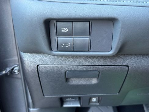 Used 2021 Toyota Highlander XLE FWD image 16