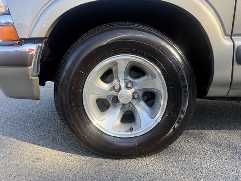 Used 2003 Chevrolet S10 Pickup LS w/ Convenience Package RWD image 19
