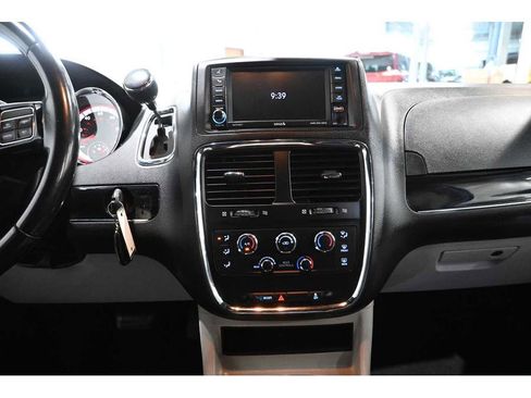 Used 2020 Dodge Grand Caravan SXT FWD image 22