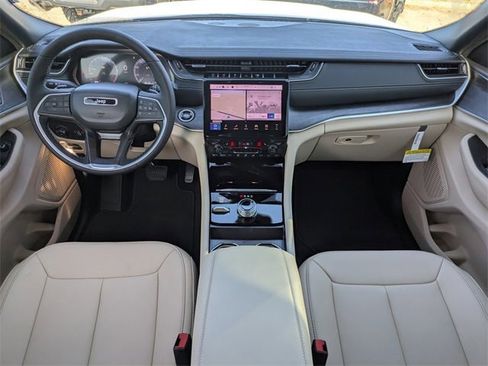 New 2025 Jeep Grand Cherokee Limited image 15