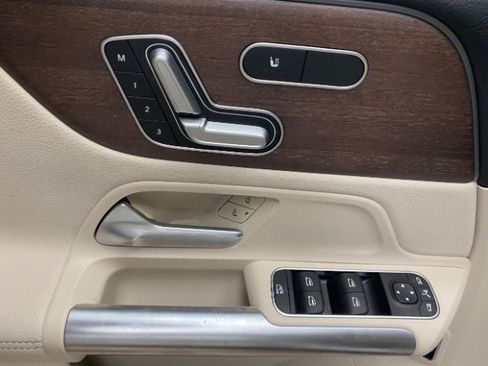 Used 2023 Mercedes-Benz GLA 250 4MATIC w/ Premium Package image 25