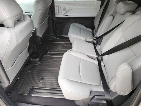 New 2026 Toyota Sienna XLE image 21
