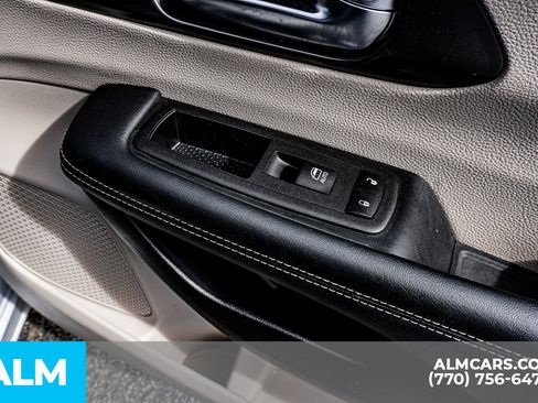 Used 2024 Chrysler Pacifica Touring-L FWD image 49