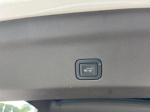 Used 2021 GMC Yukon XL Denali w/ Denali Premium Package image 7