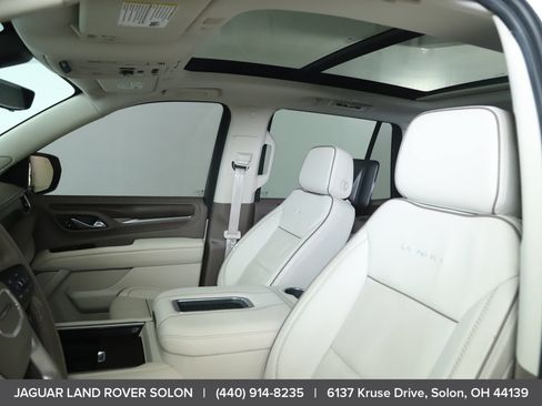 Used 2021 GMC Yukon Denali w/ Denali Premium Package AWD/4WD image 18