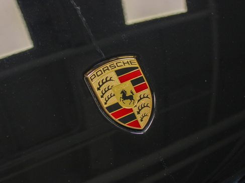 Certified 2025 Porsche Macan image 14