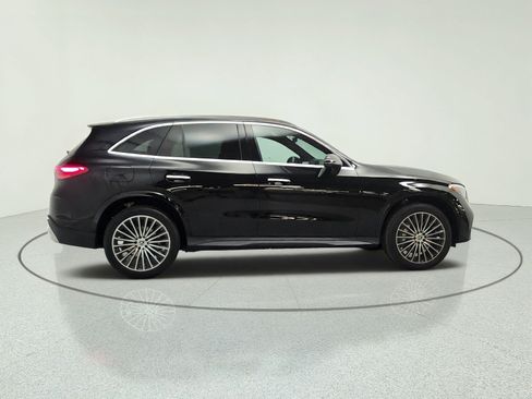 Used 2023 Mercedes-Benz GLC 300 image 4