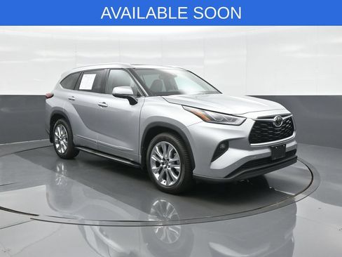 Used 2022 Toyota Highlander Limited AWD/4WD image 1