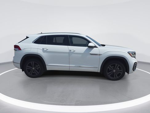 Used 2022 Volkswagen Atlas Cross Sport SEL R-Line AWD/4WD image 2