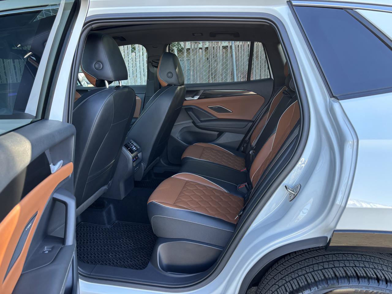 Used 2025 Volkswagen Tiguan SEL R-Line AWD/4WD image 5