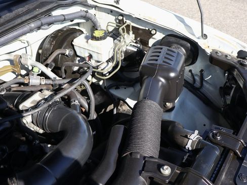 Used 2018 Nissan Frontier S image 12