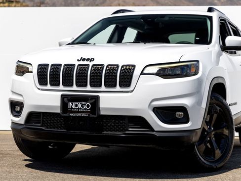 Used 2021 Jeep Cherokee Latitude Plus AWD/4WD image 2
