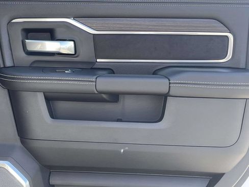 New 2026 RAM 2500 Laramie AWD/4WD image 18