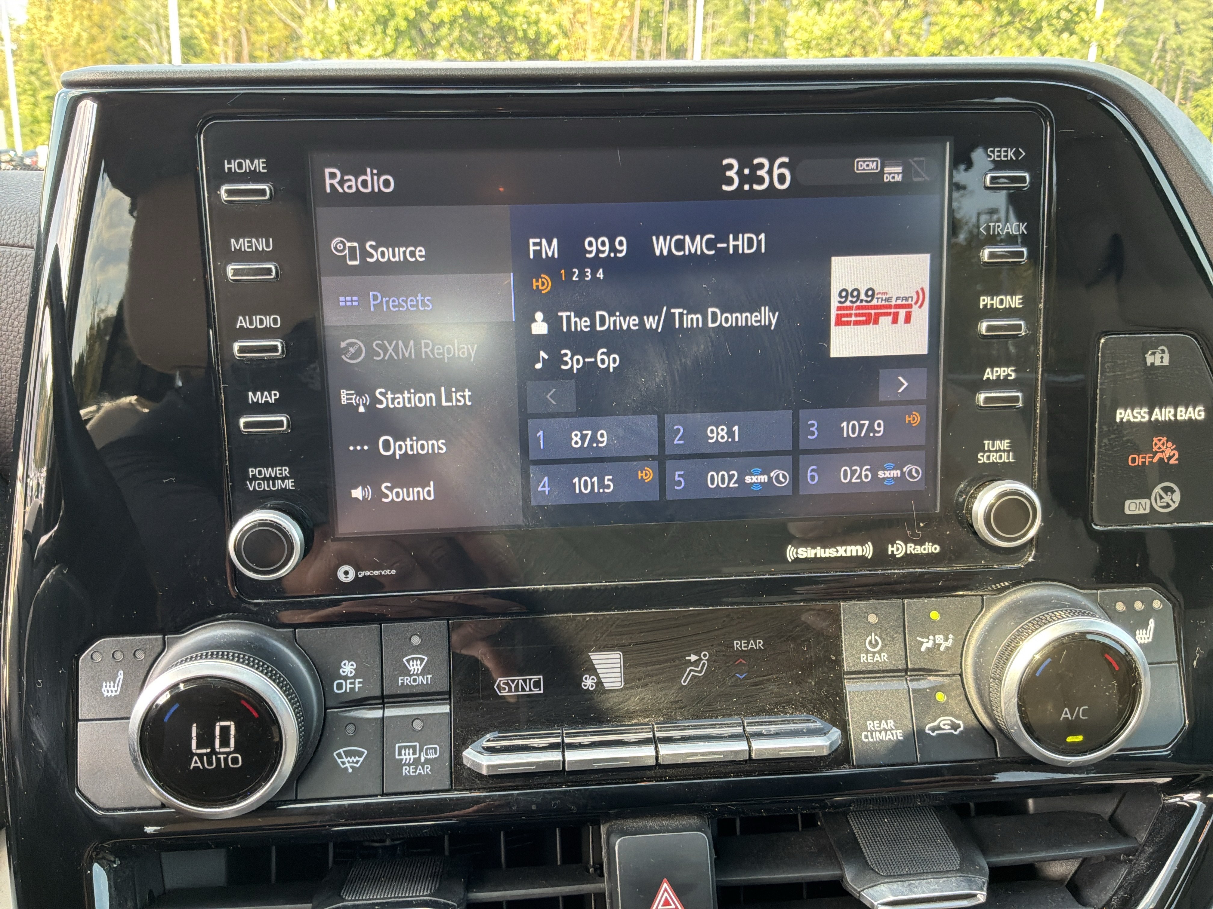 Used 2021 Toyota Highlander XLE FWD image 23