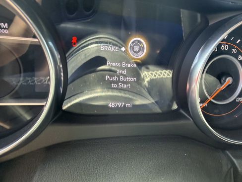 Used 2020 Jeep Gladiator Overland AWD/4WD image 6