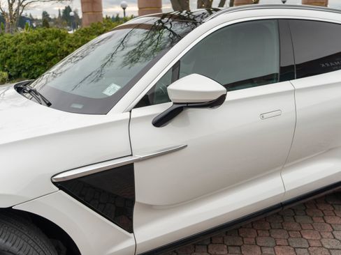 Used 2021 Aston Martin DBX image 44