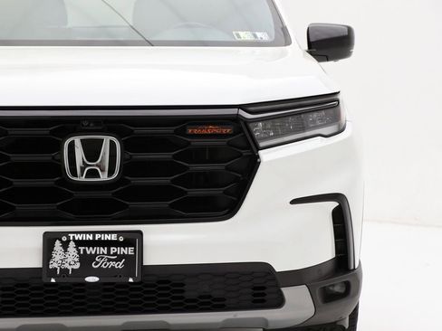 Used 2024 Honda Pilot TrailSport image 5