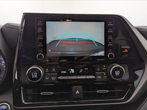Used 2021 Toyota Highlander L image 27