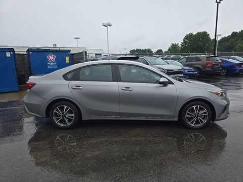 Used 2023 Kia Forte LXS w/ LXS Technology Package FWD image 9