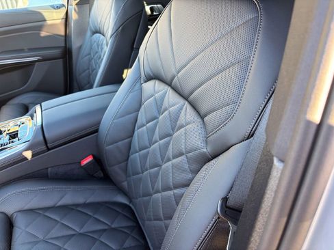 New 2026 BMW X5 xDrive50e image 17