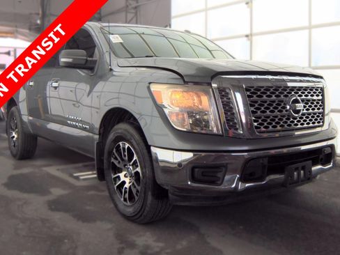 Used 2018 Nissan Titan SV w/ SV Convenience Package RWD image 5