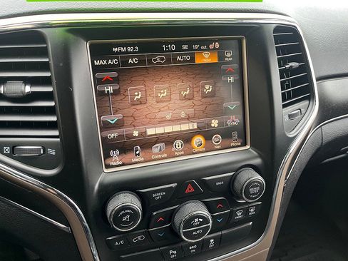 Used 2015 Jeep Grand Cherokee Limited image 27