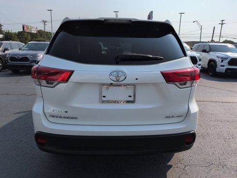 Used 2019 Toyota Highlander XLE w/ Carpet Mat Package (TMS) AWD/4WD image 4