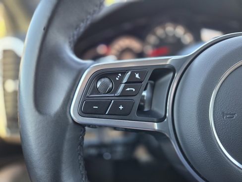 Used 2022 Porsche Cayenne S image 29