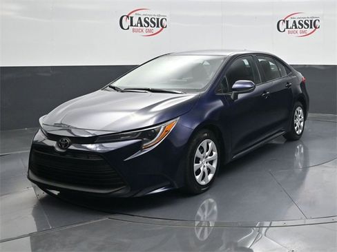 Used 2024 Toyota Corolla LE image 3