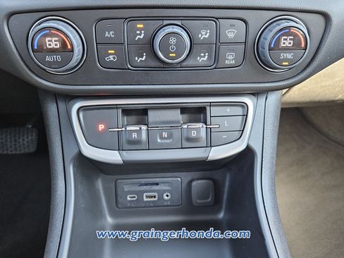 Used 2023 GMC Terrain SLT image 17