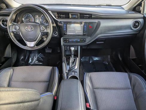 Used 2018 Toyota Corolla SE image 17