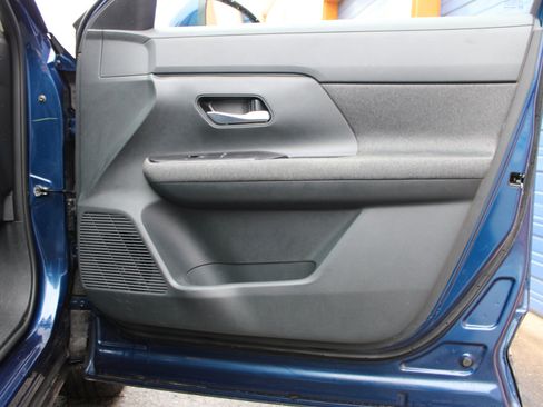 Used 2025 Nissan Kicks SV image 40