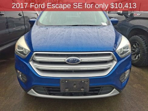 Used 2017 Ford Escape SE w/ Equipment Group 201A image 3