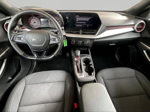 Used 2024 Chevrolet Trax RS FWD image 7