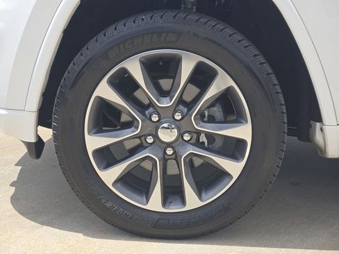 Used 2017 Jeep Grand Cherokee Overland AWD/4WD image 14