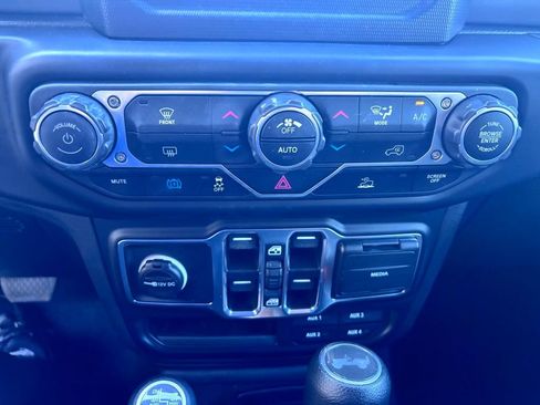 Used 2023 Jeep Wrangler Unlimited image 24