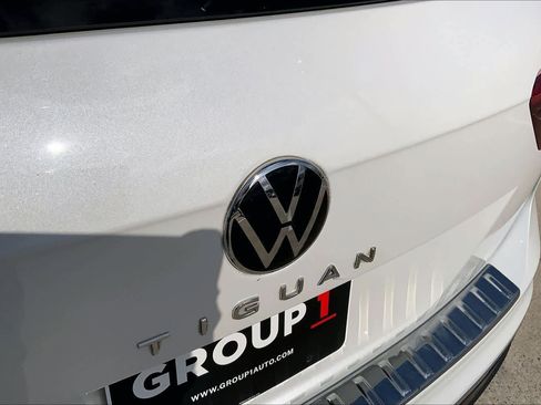 Used 2023 Volkswagen Tiguan SE image 30