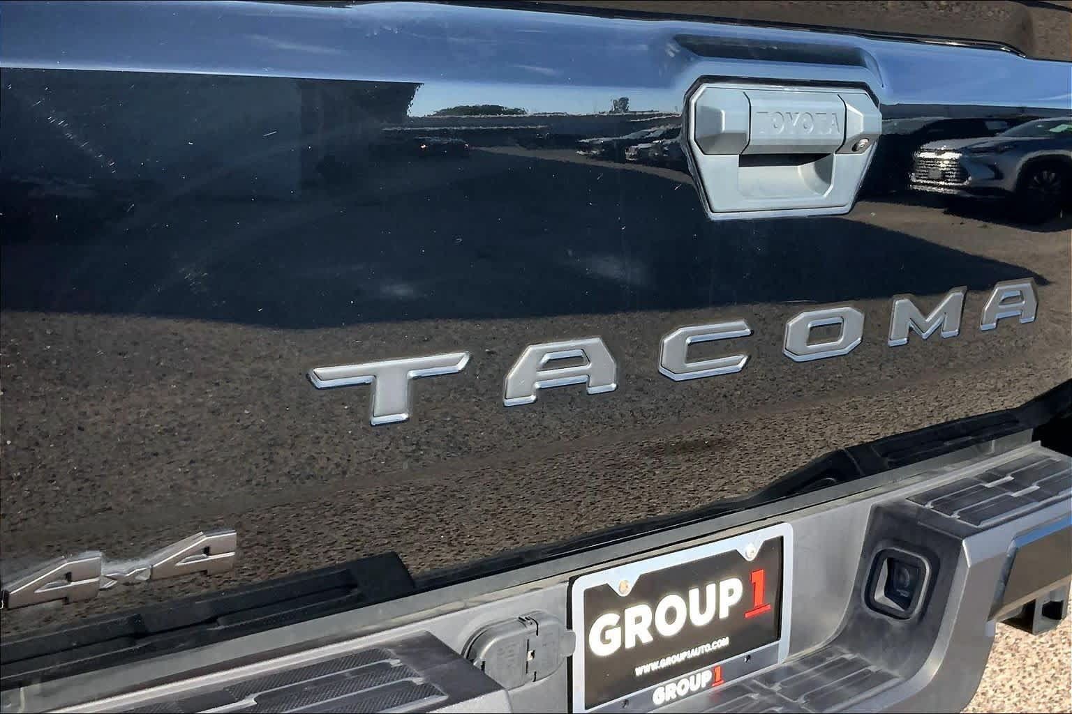 Used 2025 Toyota Tacoma SR5 AWD/4WD image 30