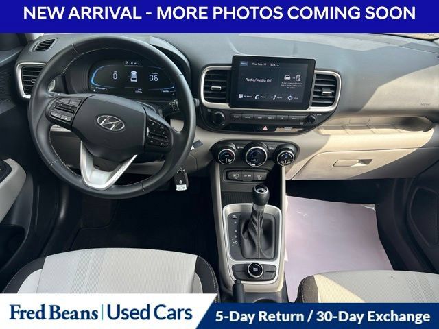 Used 2023 Hyundai Venue SEL w/ Cargo Package FWD image 11