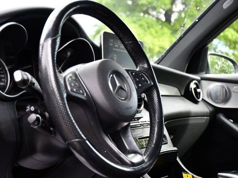 Used 2019 Mercedes-Benz GLC 300 4MATIC image 12